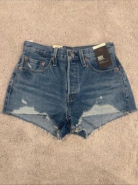 LEVI’S 501 ORIGINAL SHORT - NWT

COLOR - OXNARD ATHENS MEDIUM